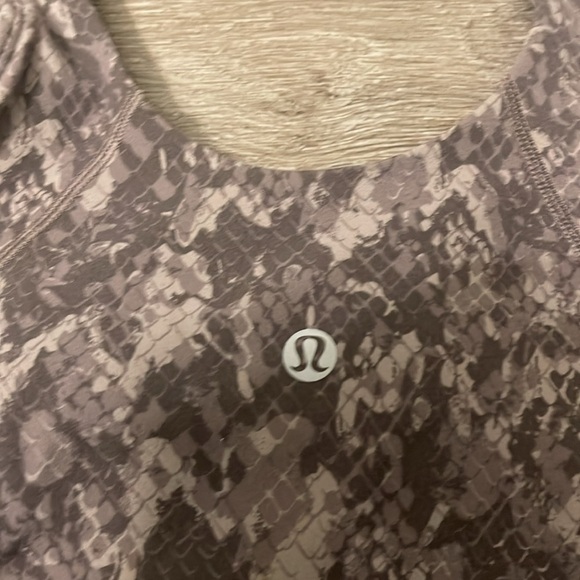 Lululemon Align Tank snakes skin animal print bra size 4 gray - Picture 2 of 4